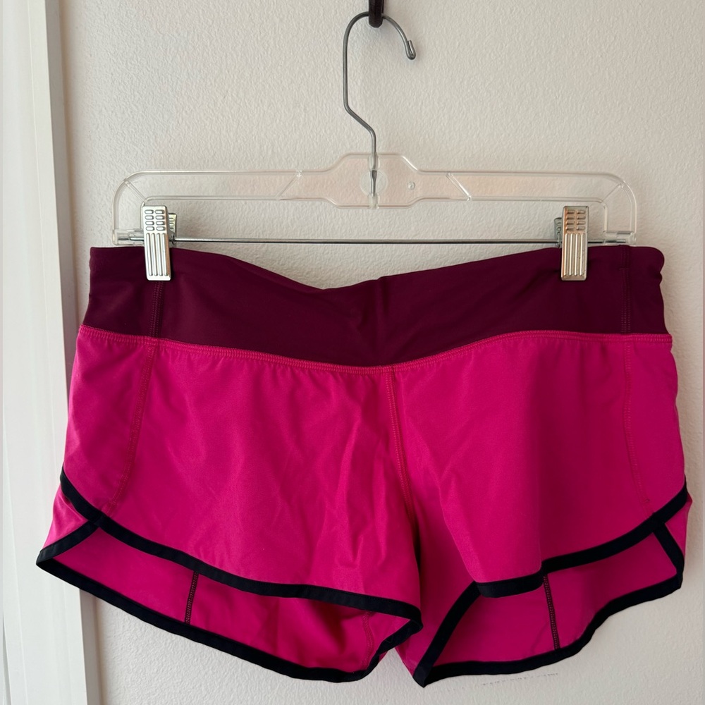 • Lululemon Athletica • Women’s Speed Up Shorts pink black Size 8